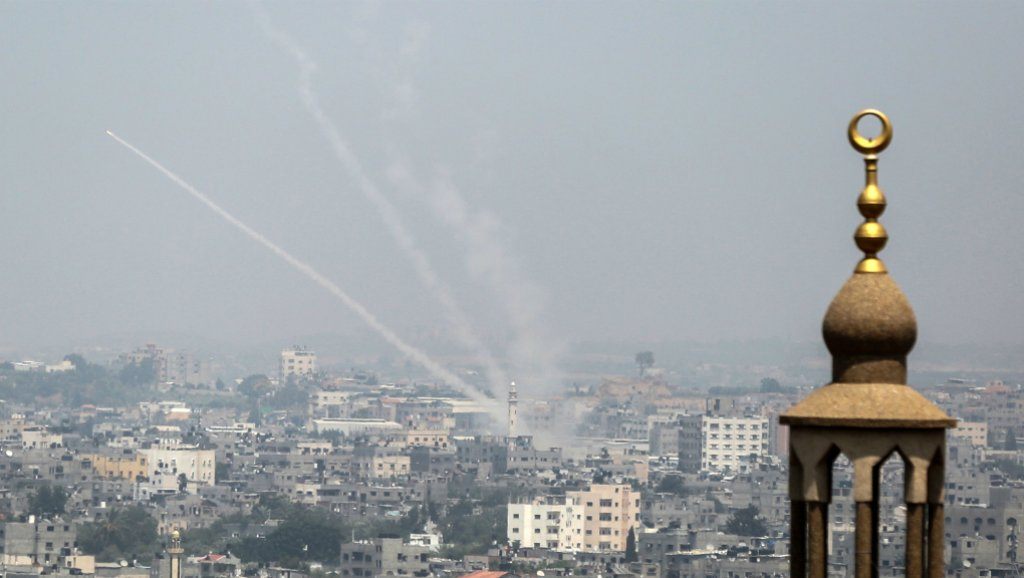 إسرائیل تدمر أهدافا لحماس في غزة