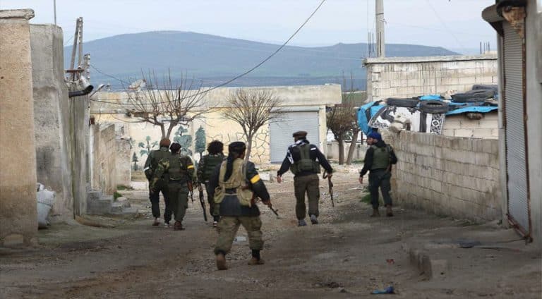 منبج.. اشتباكات عنيفة بين الميليشيا المسلحة وقوات سوريا الديمقراطية