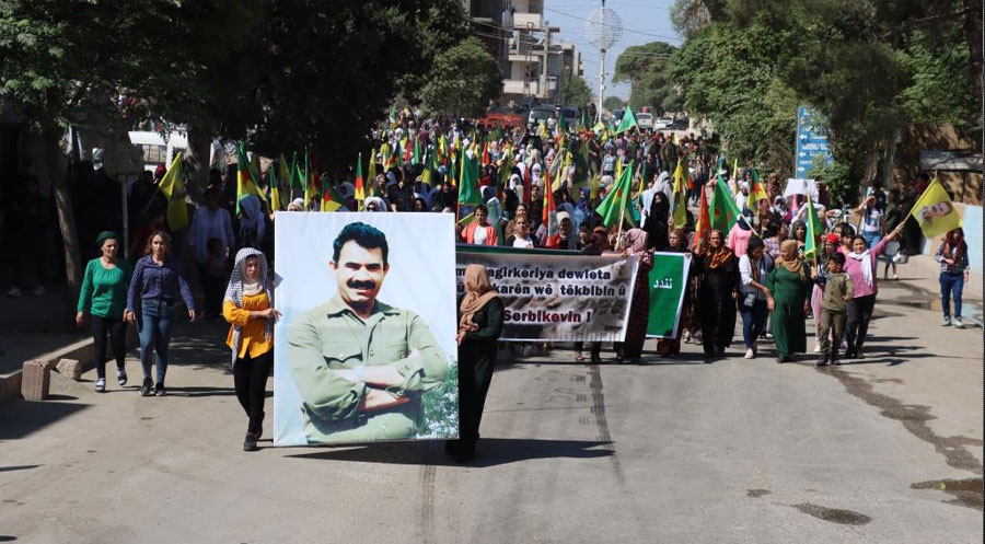 الرداء الأحمر للـ PKK والثور الاسباني الهائج