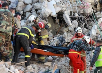 كم يستطيع الإنسان البقاء على قيد الحياة تحت الأنقاض بعد الزلزال؟