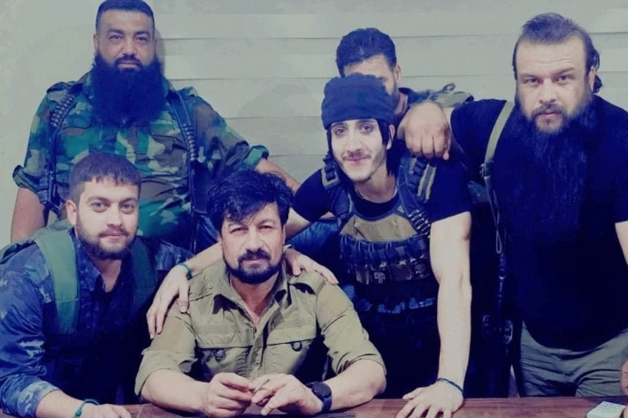 بعد أيام من الحصار والاشتباكات... مقتل قائد ميليشيا الدفاع الوطني في منزله على يد قوات النظام