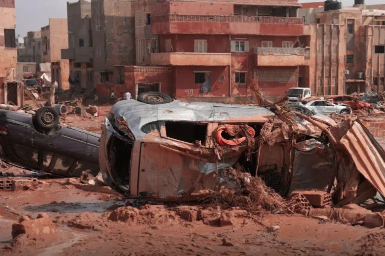 مشاهد ما بعد العاصفة... جثث بالشوارع وبنايات مهدمة شرق ليبيا