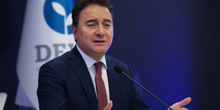 علي باباجان: على أردوغان الاستقالة وليس محافظ البنك المركزي...