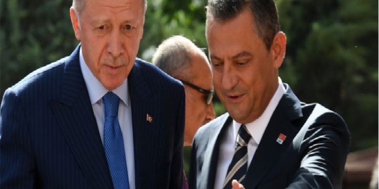 أوزجور أوزال يتفوق على أردوغان في أحدث استطلاعات الرأي حول القيادة...