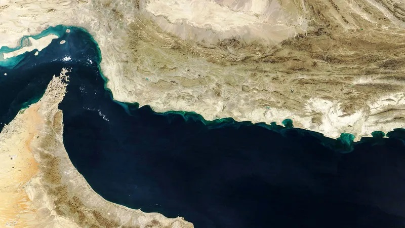 البرلمان الإيراني يوافق على قرار إغلاق مضيق هرمز...