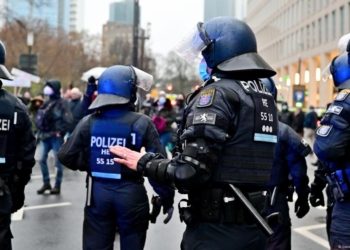 سوريون يهاجمون كورد في دوسلدورف تسفر عن إصابات بينهم رجال شرطة...