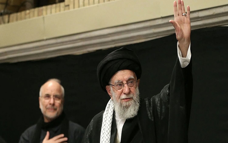 خامنئي مهدّداً أميركا: قادرون على الوصول لمواقعكم الحيوية في المنطقة!