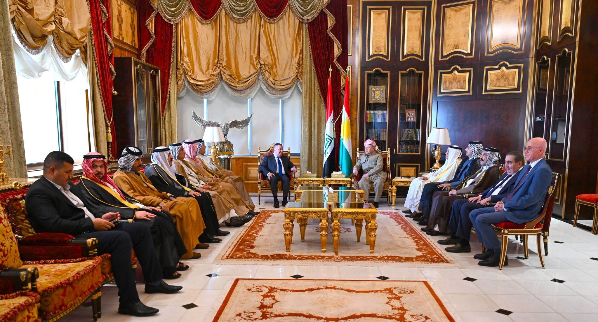 زعيم الشعب الكوردي يستقبل وفداً من شيوخ ووجهاء العشائر العراقية