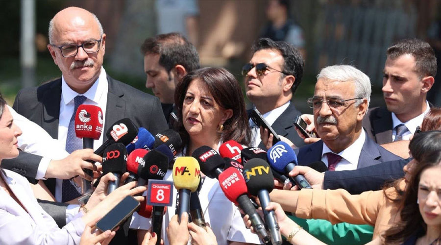 بعد لقائه أوجلان... وفد إمرالي ينشر بياناً بشأن اللقاء