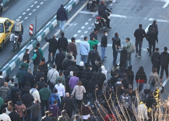 طهران تشهد تظاهرات طلابية وشعبية حاشدة تنديداً بتدهور الاوضاع الاقتصادية