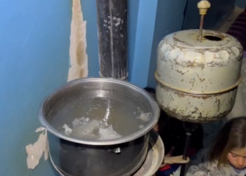 ما بحدث في كوباني وصمة عار على جبين الإنسانية والعالم... أمهات كوباني تلجأن إلى إذابة الثلوج لسقيا أطفالهن!