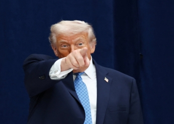 ترامب للمتظاهرين الإيرانيين: استمروا في الاحتجاج... المساعدة في طريقها إليكم... احتفظوا بأسماء القتلة والمعتدين، سيدفعون ثمناً باهظاً...