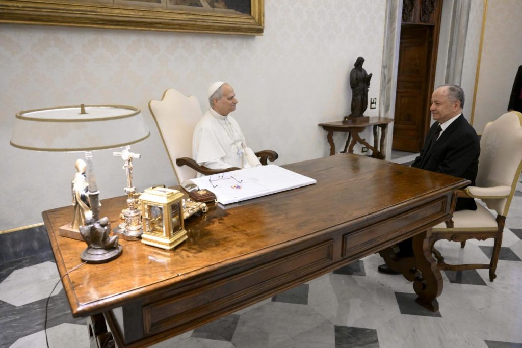 الرئيس بارزاني يجتمع مع قداسة البابا ليو الرابع عشر في الفاتيكان