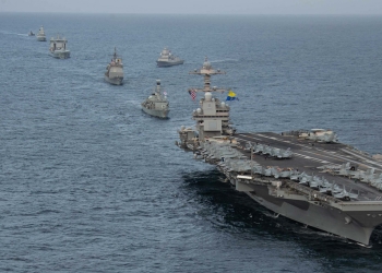 حاملة الطائرات "يو إس إس جيرالد آر فورد" في طريقها إلى الشرق الأوسط...