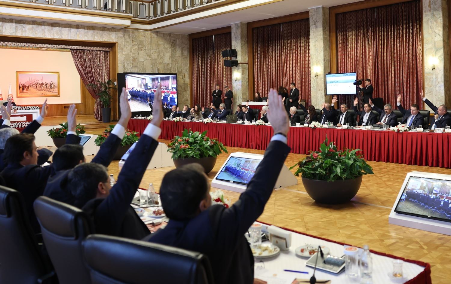 جدل وانتقادات تطارد تقرير اللجنة البرلمانية التركية... التقرير تجاهل تماماً قضيتي اللغة والهوية الكوردية!