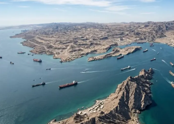 إيران تهدّد بإغلاق مضيق هرمز بـ "الكامل"