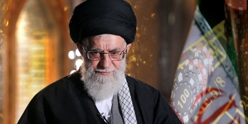 مقامرة بـ 54 مليون دولار على حياة خامنئي!