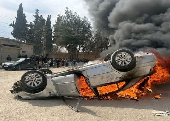 مسلّحو الميليشيات السورية ومدنيون وافدون يعتدون على نازح كوردي ويحطمون سيارته في مدينة گري سبي!