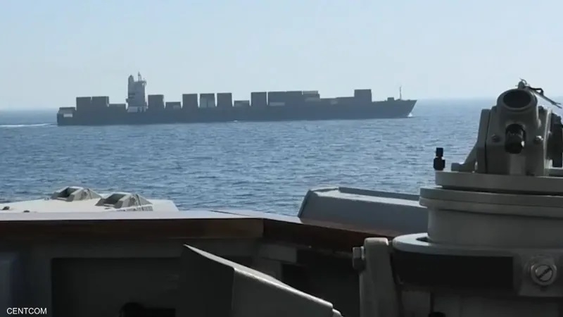 تصعيد خطير... سنتكوم تعترض سفينة إيرانية والحرس الثوري يردّ باحتجاز "إيباميدونداس"