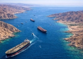 بعد تهديداتها بالانسحاب من هدنة وقف إطلاق النار... إيران تعلّق حركة السفن عبر هرمز عقب الهجمات الإسرائيلية على لبنان...