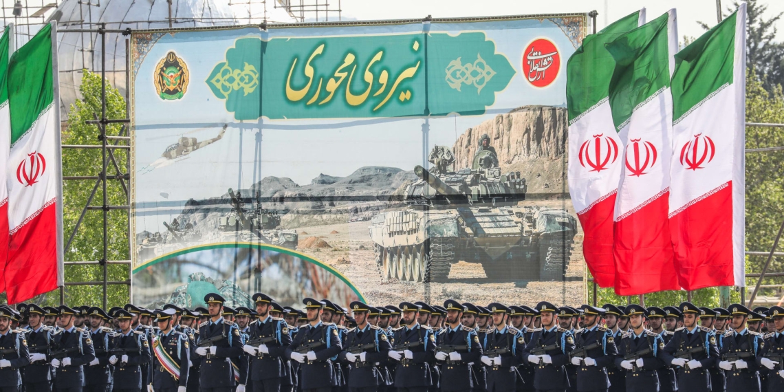 الحرس الثوري الإيراني يتوعّد بتوسيع النزاع إلى "خارج نطاق المنطقة" بحال استأنفت واشنطن هجماتها
