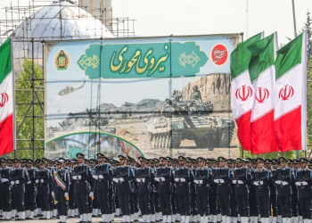 الحرس الثوري الإيراني يتوعّد بتوسيع النزاع إلى "خارج نطاق المنطقة" بحال استأنفت واشنطن هجماتها