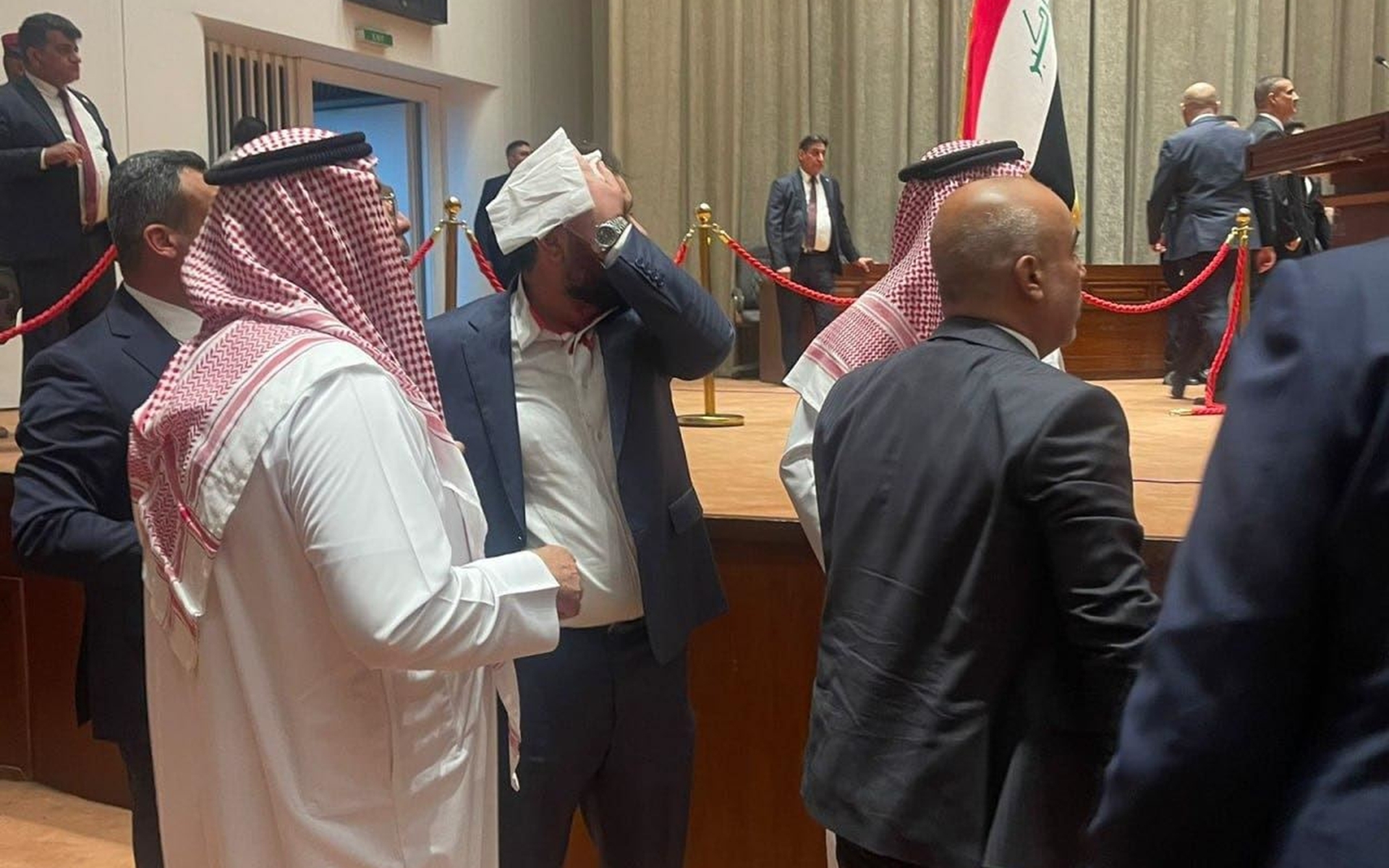 مهزلة البرلمان العراقي في عهدة هيبت الحلبوسي... السراي يفتح النار على الحلبوسي بعد جلسة تمرير الحكومة الجديدة...