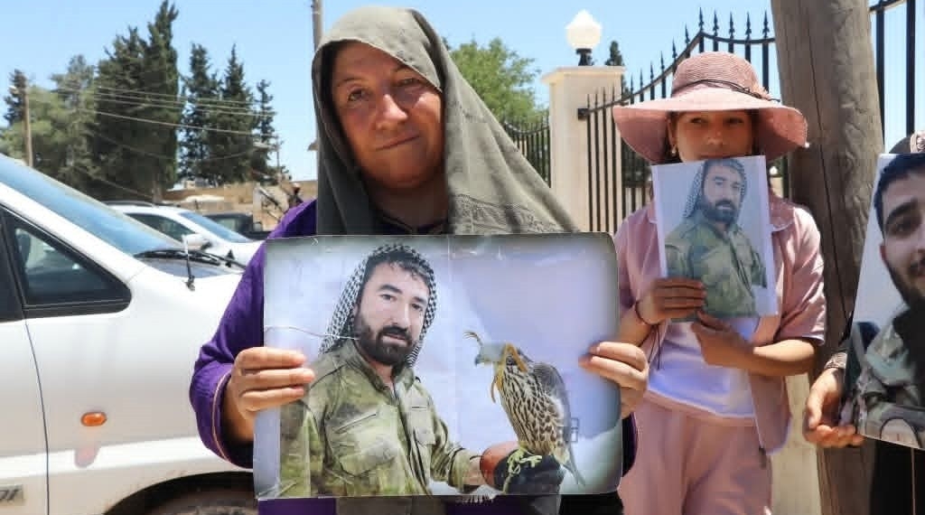 أهالي كوباني يطالبون بالإفراج عن الأسرى وكشف مصير المفقودين...