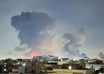 مقتل 9 جنود إيرانيين بقصف أميركي... وطهران تلوّح بتغيير عقيدتها النووية