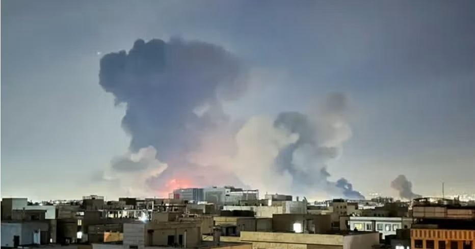 مقتل 9 جنود إيرانيين بقصف أميركي... وطهران تلوّح بتغيير عقيدتها النووية