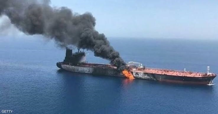 انفجار 3 ناقلات نفط في مضيق هرمز إثر اصطدامها بألغام بحرية