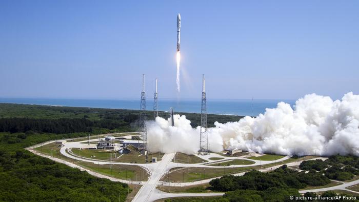 اسپیس ایکس مامور ساخت سفینه سفر به کره ماه شد