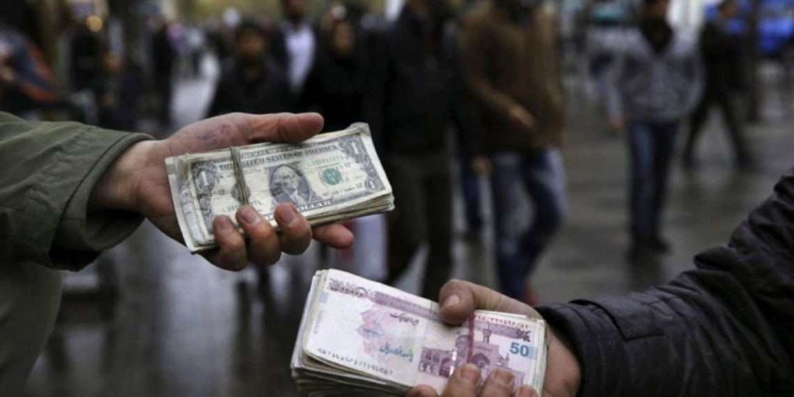 ارزش هر دلار آمریکا در بازار آزاد ایران از ۵۱ هزار تومان گذشت