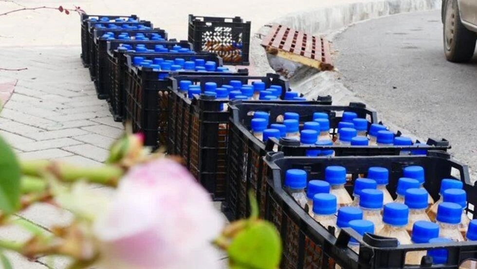 ممنوعیت‌ها در ایران به فروش آب انگور در میدان مرکزی میوه‌وتره‌بار تهران رسید