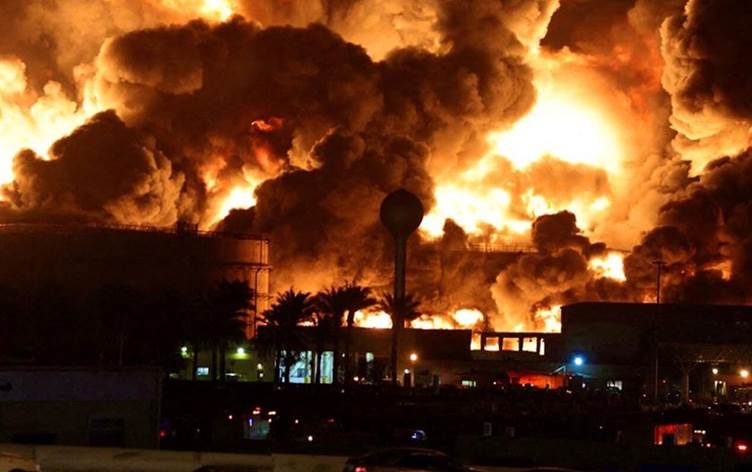 حملە گستردە آمریکا و بریتانیا بە مواضع شبەنظامیان حوثی وابستە بە ایران