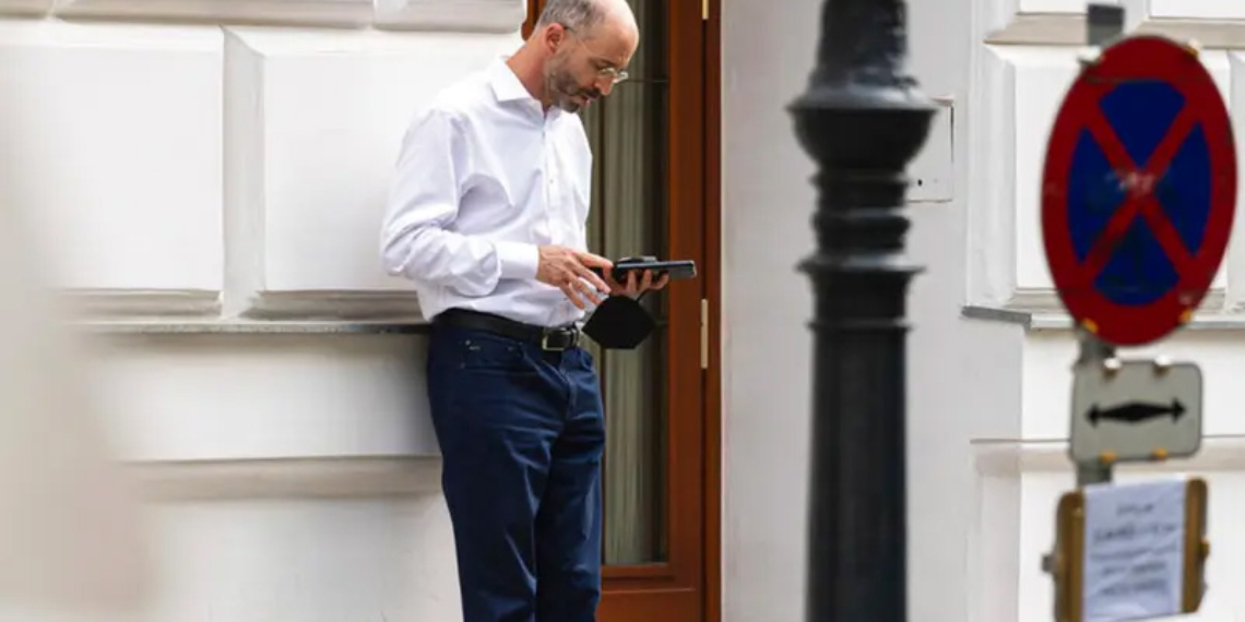 «اف‌بی‌آی» تحقیق درباره «افشای اطلاعات طبقه‌بندی‌شده» از ایمیل رابرت مالی را آغاز کرد