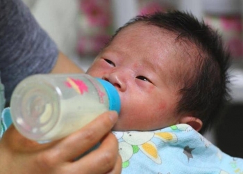 ژنەکە ئەمه‌ریکی زارۆیەکە چینی بوو