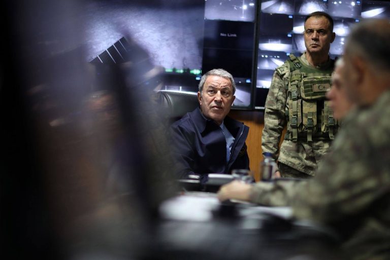 ئاکار وها بانگی لهشكران کر: «دبە کو ھەر تشت بقەومە»