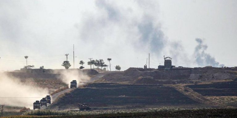 ئارته‌شا ترك ژ دوهـ ڤه‌ تل ته‌مرێ تۆپباران دكن