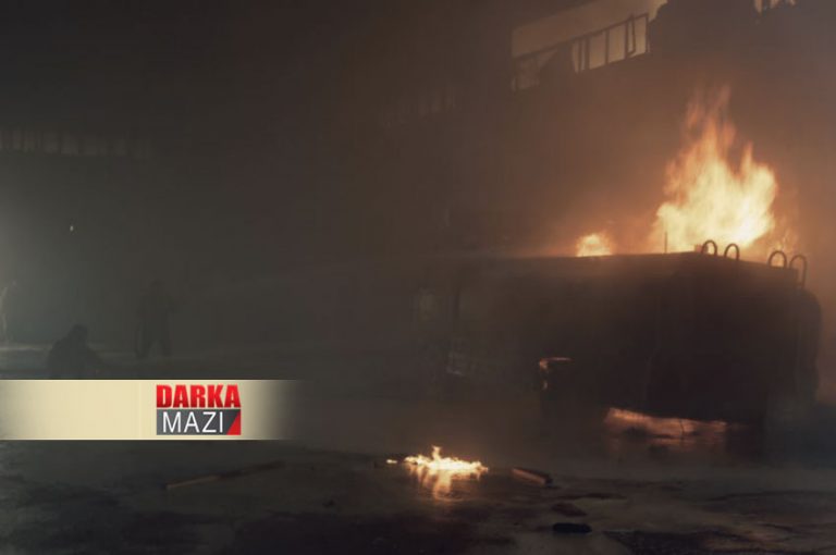 ئه‌ره‌به‌یه‌كا مایینكری ل گرێ سپیێ ته‌قی ئه‌ره‌به‌یه‌كا مایینكری ئیرۆ ل باژارۆكێ گرێ سپیێ یێ رۆژهلاتا فراتێ ته‌قی، 6 كه‌س هاتن كوشتن و بریندار كرن. ل گۆر چاڤكانیێن داركا مازی، ئیرۆ رۆژا پێنجشه‌می 30/1/2020ێ ئه‌ره‌به‌یه‌كا مایینكری ل ناڤه‌ندا باژارۆكێ گرێ سپی یێ رۆژهلاتا فراتێ ته‌قی و ب وێ سه‌ده‌مێ 2 كه‌سان جانێ خوه ووندا كر و 4 كه‌سێن دن ژی بریندار كه‌تن. ئارته‌شا تركیێ و هێزێن گرێدای وێ ئه‌شكه‌ره كرنه كو ئه‌ره‌به‌یا مایینكری ل ناڤه‌ندا گۆمركێن باژارۆكێ گرێ سپیێ هاتییه ته‌قاندن و یه‌كینه‌یێن پاراستنا گه‌ل یه‌په‌گێ ب وێ ته‌قینێ سووچبار كرنه‌. هه‌ر وها ده‌ست نیشان كر، یه‌په‌گێ د خوه‌ست هێزێن گرێدایێ تركیێ بكه‌ته ئارمانج، لێ به‌لێ ژ به‌ر كو ته‌قینێ زرار گه‌هاندنه خه‌لكێ سڤیل، یه‌په‌گێ به‌رپرسیارییا خوه ژ ته‌قینێ هلنه‌گرتییه‌. ناڤه‌ندا مه‌دیایا یه‌په‌گێ و هه‌سه‌دێ هه‌یا نها چ راگهاندن و داخوه‌یانی ل ده‌ربارا وێ ته‌قینێ به‌لاڤ نه‌كرنه‌. ئارته‌شا تركیێ ل سالا رابووری ئێریشا داگیركارییێ ل سه‌ر رۆژئاڤا كوردستانێ پێكانی بوو و باژارۆكێ گرێ سپیێ و هه‌ژماره‌كه ناڤچه‌یێن دن یێن رۆژهلاتا فراتێ وه‌كه هه‌رێما ئارام ب ناڤ كرنه‌، نها ژی ئارته‌شا تركیێ و میلیتانێن گرێدای وێ تێده جی دگرن.