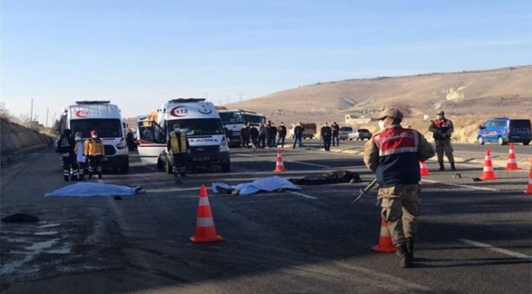 ژ بەر شەرێ دو مالباتان ل رحایێ 5 کەس ھاتنە کوشتن