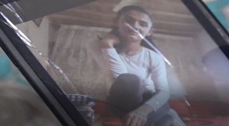 مۆبایلا کەچا خوە پشتی 20 رۆژان ژ رەڤاندنا وێ، ژ ناڤەندەکا جوانان ل حەسەکێ وەردگریت