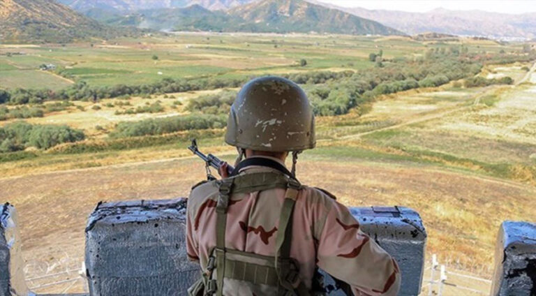 ل رۆژهلاتێ کوردستانێ پاسدارێن ئیرانێ د ناڤبەرا خوە دا ب شەر کەتن