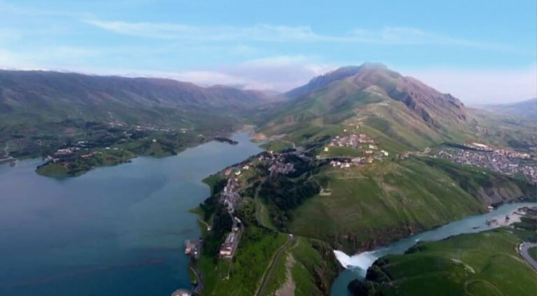 پێشمەرگەیەک خەندقی