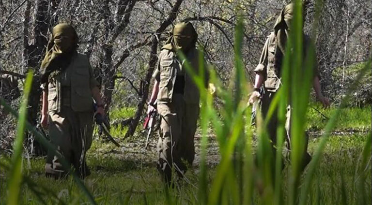 سیاسەتمەدارێن ھەرێما کوردستانێ: پەکەکە رۆلا داعش و حەشدا شەعبی ل دژی پێشمەرگە دگێریت