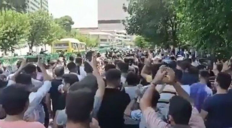 ب درۆشما "مرن ژ بۆی دیکتاتۆری" ل ئیرانێ خوەپێشاندان بەردەوامن