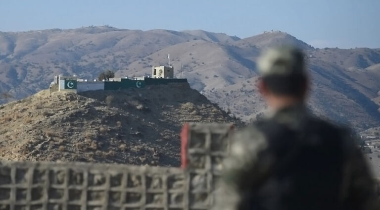 ب دەهان لەشکەرێن ئهفغان دەرباسی پاکستانێ بوون