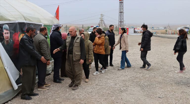 ل سێمالکا "شانۆیا خەلیفان" یا پەکەکێ پشتی زەرەرمەندبوونا گەلێ رۆژئاڤا ب داوی بوو