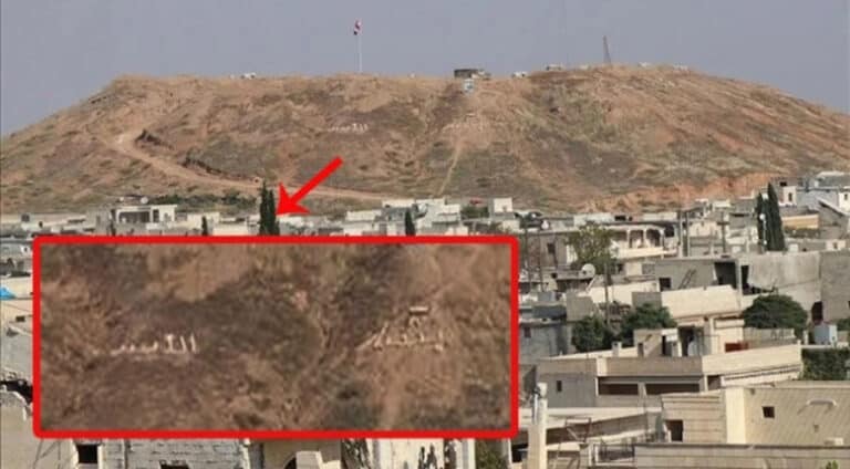 پەکەکێ ناڤێ بەشار ئەسەد و ئالایێ سووریێ ل ناڤچەیەکا رۆژئاڤایێ کوردستانێ بلند کر