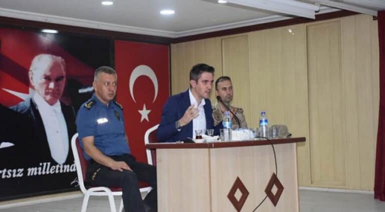 رێڤەبەرێ ئەولەکاریا دێرکێ ژ بەر بوویەرا ترافیکێ ژ کار ھات دەرخستنێ